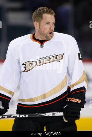 26 mars 2010 - Calgary, Alberta, Canada - photo de profil de joueur de la LNH sur Aaron Ward des Ducks d'Anaheim lors d'un récent match à Calgary. (Crédit image : © Larry MacDougal via ZUMA Wire) Banque D'Images