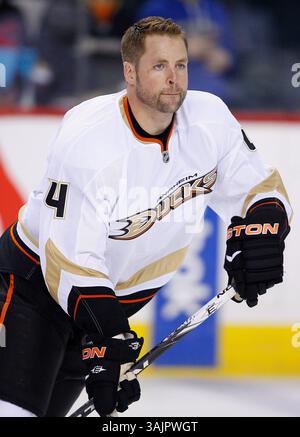 26 mars 2010 - Calgary, Alberta, Canada - photo de profil de joueur de la LNH sur Aaron Ward des Ducks d'Anaheim lors d'un récent match à Calgary. (Crédit image : © Larry MacDougal via ZUMA Wire) Banque D'Images