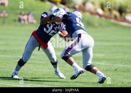 30 juillet 2017 ; Foxborough, ma, États-Unis ; Geneo Grissom (92) et Trey Flowers (98) participent à des exercices pendant le camp d'entraînement des Patriots de la Nouvelle-Angleterre au stade Gillette. Anthony Nesmith/Cal Sport Media(image de crédit : &copy ; Anthony Nesmith/CSM via ZUMA Wire) Banque D'Images
