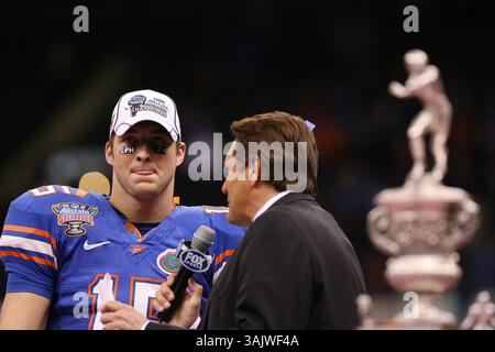02 janvier 2010 - Nouvelle-Orléans, LOS ANGELES, États-Unis - 1er janvier 2010 : le quarterback de Floride Tim Tebow (15 ans) après avoir battu Cincinnati lors de l'Allstate Sugar Bowl 2010 dans le Louisiana Superdome à la Nouvelle-Orléans, LOS ANGELES. Tyler Kaufman/CSM. (Crédit image : © Tyler Kaufmann/Cal Sport Media/ZUMApress.com) Banque D'Images