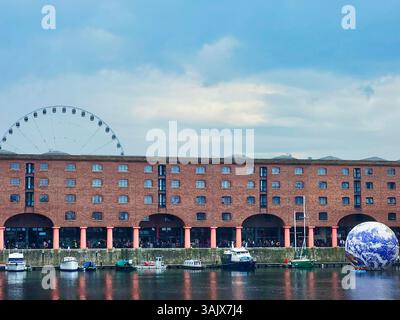 Royal Albert Dock Liverpool tourné en plein jour Banque D'Images