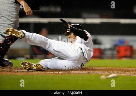 7 mai 2009 : Melvin Mora #6 pour les Orioles de Baltimore glisse en toute sécurité dans la plaque de la maison dans un match contre les Twins du Minnesota en visite à Oriole Park à Camden Yards à Baltimore, Maryland. Les Orioles battent les jumeaux 5 - 4 (crédit image : © Joy Absalon/Cal Sport Media) Banque D'Images
