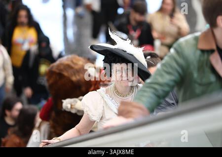 Chicago, Illinois, États-Unis. 11 avril 2025. La Chicago Comic and Entertainment Expo (C2E2), la plus grande convention de culture pop bourrée dans le Midwest, accueille jusqu'à 100 000 visiteurs, donne le coup d'envoi de l'événement de trois jours avec des panels, des visiteurs costumés, du cosplay, des jeux vidéo, des personnages d'anime, avec une célébrité invitée, y compris des autographes et des occasions de prendre des photos. (Crédit image : © Pat A. Robinson/ZUMA Press Wire) USAGE ÉDITORIAL SEULEMENT ! Non destiné à UN USAGE commercial ! Banque D'Images