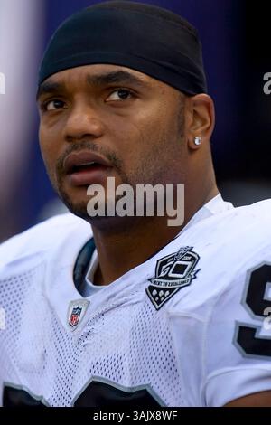 11 octobre 2009 : Richard Seymour (92 ans), alors qu'il était sur le banc pendant le match entre les Raiders d'Oakland et les Giants de New York au Giants Stadium d'East Rutherford, New Jersey. (Crédit image : © Chris Szagola/Cal Sport Media/ZUMA Press) Banque D'Images