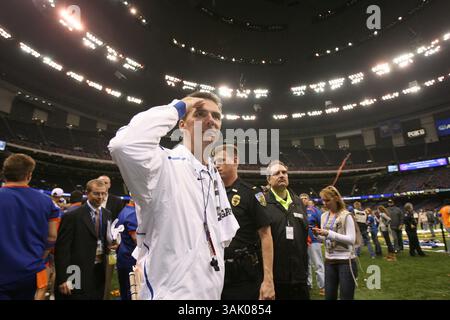 02 janvier 2010 - Nouvelle-Orléans, LOS ANGELES, États-Unis - 1er janvier 2010 : Urban Meyer, entraîneur-chef de Floride contre Cincinnati lors de l'Allstate Sugar Bowl 2010 au Louisiana Superdome à la Nouvelle-Orléans, LOS ANGELES. Tyler Kaufman/CSM. (Crédit image : © Tyler Kaufmann/Cal Sport Media/ZUMApress.com) Banque D'Images
