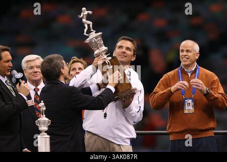 02 janvier 2010 - Nouvelle-Orléans, LOS ANGELES, États-Unis - 1er janvier 2010 : Urban Meyer, entraîneur-chef de Floride, après avoir battu Cincinnati lors de l'Allstate Sugar Bowl 2010 dans le Louisiana Superdome à la Nouvelle-Orléans, LOS ANGELES. Tyler Kaufman/CSM. (Crédit image : © Tyler Kaufmann/Cal Sport Media/ZUMApress.com) Banque D'Images