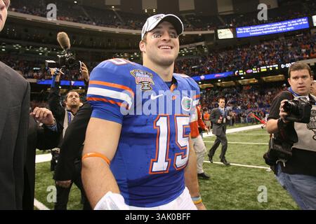 02 janvier 2010 - Nouvelle-Orléans, LOS ANGELES, États-Unis - 1er janvier 2010 : le quarterback de Floride Tim Tebow (15 ans) après avoir battu Cincinnati lors de l'Allstate Sugar Bowl 2010 dans le Louisiana Superdome à la Nouvelle-Orléans, LOS ANGELES. Tyler Kaufman/CSM. (Crédit image : © Tyler Kaufmann/Cal Sport Media/ZUMApress.com) Banque D'Images