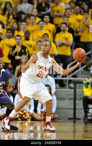 21 février 2009 Los Angeles, CA..Dwight Lewis #21 de l'USC en action lors du match de basket-ball universitaire contre Washington au Galen Center le 21 février 2009 à Los Angeles, Californie..Washington bat USC 60-51.Louis Lopez/CSM (crédit image : © Louis Lopez/Cal Sport Media) Banque D'Images