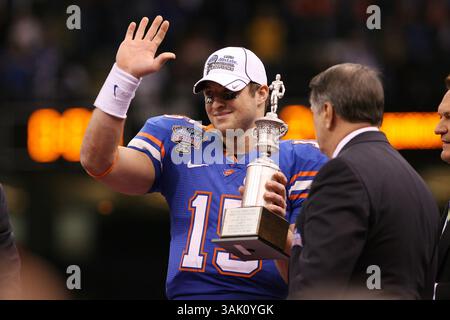 02 janvier 2010 - Nouvelle-Orléans, LOS ANGELES, États-Unis - 1er janvier 2010 : le quarterback de Floride Tim Tebow (15 ans) après avoir battu Cincinnati lors de l'Allstate Sugar Bowl 2010 dans le Louisiana Superdome à la Nouvelle-Orléans, LOS ANGELES. Tyler Kaufman/CSM. (Crédit image : © Tyler Kaufmann/Cal Sport Media/ZUMApress.com) Banque D'Images