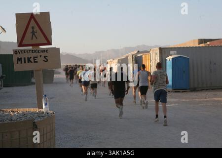 21 septembre 2009 - Tarin Kowt, Uruzgan, Afghanistan - les soldats néerlandais font de l'exercice tous les jours pour rester en forme. (Crédit image : © ton Koene/ZUMA Press) Banque D'Images