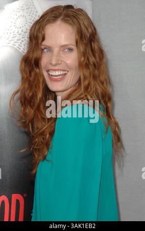 Rebecca Mader assiste à la première à Los Angeles de la deuxième saison de la série '' TRUE BLOOD'' de HBO qui s'est tenue au Paramount Theater à Hollywood, Californie, le 9 juin 2009. Photo par : David Longendyke-Globe photos Inc. Â© 2009.REBECCA MADER . K62142DL (crédit image : © Dave Longendyke/Globe photos/ZUMAPRESS.com) Banque D'Images