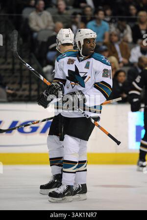 23 février 2009 : L'aile droite des Sharks de San Jose Mike Grier #25 en action lors d'un match de la LNH entre les Sharks de San Jose et les Stars de Dallas au American Airlines Center à Dallas, TX San Jose a battu Dallas 1-0 (crédit image : © Albert Pena/Cal Sport Media) Banque D'Images