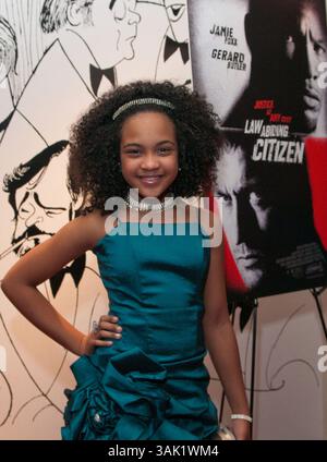 15 octobre 2009 - Philadelphie, Pennsylvanie, États-Unis - EMERALD-ANGEL YOUNG sur le tapis rouge au Festival du film de Philadelphie projection de 'Law Abiding Citizen' Law Abiding Citizen suit un brillant sociopathe qui orchestre une série de meurtres de haut niveau qui s'emparent de la ville de Philadelphie. (Crédit image : © Ricky Fitchett/ZUMA Press) Banque D'Images