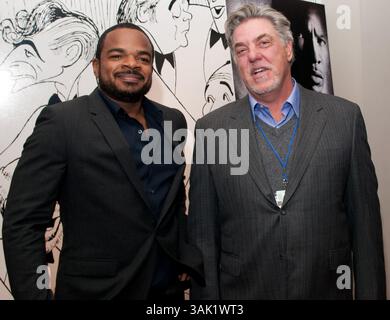 15 oct. 2009 - Philadelphie, Pennsylvanie, États-Unis - le réalisateur F. GARY GRAY et l'acteur BRUCE MCGILL sur le tapis rouge au Festival du film de Philadelphie projection de 'Law Abiding Citizen' Law Abiding Citizen suit un brillant sociopathe qui orchestre une série de meurtres de haut niveau qui s'emparent de la ville de Philadelphie. (Crédit image : © Ricky Fitchett/ZUMA Press) Banque D'Images