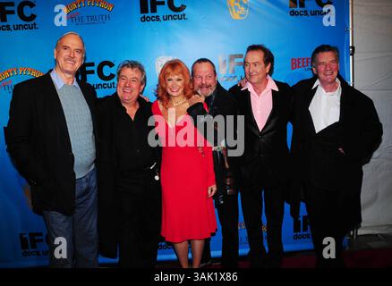 I14661KBA.Monty Python's 40th Anniversary Event au Ziegfeld Theatre de New York 10-15-2009. John Cleese, Terry Jones, Carol Cleveland, Terry Gilliam, Eric Idle, et Michael Palin (crédit image : © Ken Babolocsay/Globe photos/ZUMAPRESS.com) Banque D'Images