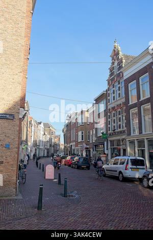 Dordrecht pays-Bas - 27 janvier 2024 - Rue caractéristique - Voorstraat - dans la vieille ville de Dordrecht aux pays-Bas Banque D'Images