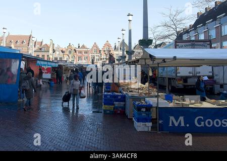 Dordrecht pays-Bas - 27 janvier - 2024 - jour de marché dans la ville historique de Dordrecht aux pays-Bas Banque D'Images