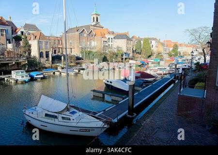 Dordrecht pays-Bas - 27 janvier - 2024 - canal dans la vieille ville de Dordrecht Banque D'Images