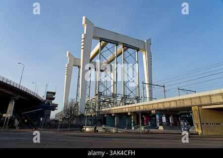 Dordrecht pays-Bas - 27 janvier - 2024 - Pont levant (hefbrug) sur Oude Maas à Dordrecht aux pays-Bas Banque D'Images
