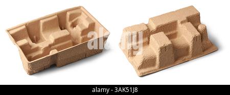 ensemble d'inserts d'emballage en pâte moulée fond blanc isolé, matériau écologique fibreux brun clair conçu pour tenir et protéger les produits Banque D'Images