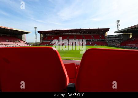 Stade d'Oakwell, Barnsley, Angleterre - 12 avril 2025 vue générale du stade d'Oakwell - avant le match Barnsley v Bolton Wanderers, Sky Bet League One, 2024/25, stade d'Oakwell, Barnsley, Angleterre - 12 avril 2025 crédit : Mathew Marsden/WhiteRosePhotos/Alamy Live News Banque D'Images