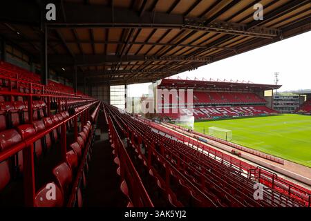 Stade d'Oakwell, Barnsley, Angleterre - 12 avril 2025 vue générale du stade d'Oakwell - avant le match Barnsley v Bolton Wanderers, Sky Bet League One, 2024/25, stade d'Oakwell, Barnsley, Angleterre - 12 avril 2025 crédit : Mathew Marsden/WhiteRosePhotos/Alamy Live News Banque D'Images