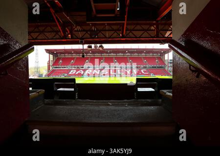Stade d'Oakwell, Barnsley, Angleterre - 12 avril 2025 vue générale du stade d'Oakwell - avant le match Barnsley v Bolton Wanderers, Sky Bet League One, 2024/25, stade d'Oakwell, Barnsley, Angleterre - 12 avril 2025 crédit : Mathew Marsden/WhiteRosePhotos/Alamy Live News Banque D'Images