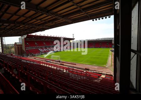 Stade d'Oakwell, Barnsley, Angleterre - 12 avril 2025 vue générale du stade d'Oakwell - avant le match Barnsley v Bolton Wanderers, Sky Bet League One, 2024/25, stade d'Oakwell, Barnsley, Angleterre - 12 avril 2025 crédit : Mathew Marsden/WhiteRosePhotos/Alamy Live News Banque D'Images