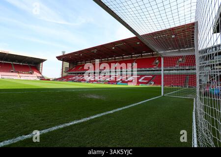 Stade d'Oakwell, Barnsley, Angleterre - 12 avril 2025 vue générale du stade d'Oakwell - avant le match Barnsley v Bolton Wanderers, Sky Bet League One, 2024/25, stade d'Oakwell, Barnsley, Angleterre - 12 avril 2025 crédit : Mathew Marsden/WhiteRosePhotos/Alamy Live News Banque D'Images