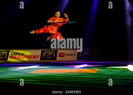 26 mars 2017 - Paris, France - démonstration de Wushu de CASEY CALABER , 13 ans, lors du 32ème festival des arts martiaux à l'AccorHotels Arena de Paris France (crédit image : © Pierre Stevenin via ZUMA Wire) Banque D'Images