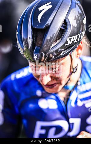Roubaix, France. 12 avril 2025. L'italienne Vittoria Guazzini de FDJ-Suez photographiée après la course féminine de la course cycliste d'une journée 'Paris-Roubaix', 148, à 5 km de Denain à Roubaix, France, le samedi 12 avril 2025. BELGA PHOTO JASPER JACOBS crédit : Belga News Agency/Alamy Live News Banque D'Images