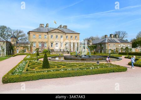 Dumfries House est une maison de campagne palladienne à Ayrshire, en Écosse. Il est situé dans un grand domaine, à environ 3 km à l'ouest de Cumnock. Banque D'Images