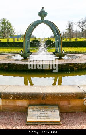 La fontaine Mahtouz dans le parc de Dumfries House. Dumfries House est une maison de campagne palladienne située dans l'Ayrshire, en Écosse. Banque D'Images