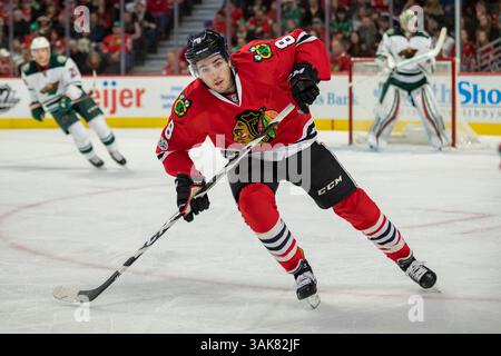 12 mars 2017 : Chicago, Illinois, États-Unis - Blackhawk #8 Nick Schmaltz en action lors du match de la Ligue nationale de hockey entre les Blackhawks de Chicago et le Wild du Minnesota au United Center à Chicago, il. (Image de crédit : &copy ; Mike Wulf/CSM via ZUMA Wire) Banque D'Images