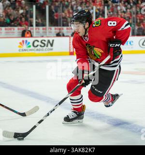 12 mars 2017 : Chicago, Illinois, États-Unis - Blackhawk #8 Nick Schmaltz en action lors du match de la Ligue nationale de hockey entre les Blackhawks de Chicago et le Wild du Minnesota au United Center à Chicago, il. (Image de crédit : &copy ; Mike Wulf/CSM via ZUMA Wire) Banque D'Images