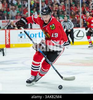 12 mars 2017 : Chicago, Illinois, États-Unis - Blackhawk #19 Jonathan Toews en action lors du match de la Ligue nationale de hockey entre les Blackhawks de Chicago et le Wild du Minnesota au United Center à Chicago, il. (Image de crédit : &copy ; Mike Wulf/CSM via ZUMA Wire) Banque D'Images