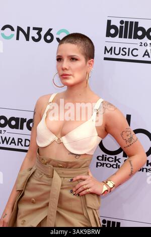 21 mai 2017 - Las Vegas, NV, USA - LAS VEGAS - 21 MAI : Halsey aux Billboard Music Awards 2017 - arrivées à la T-Mobile Arena le 21 mai 2017 à Las Vegas, NV (crédit image : © Kathy Hutchins/Newscom via ZUMA Press) Banque D'Images
