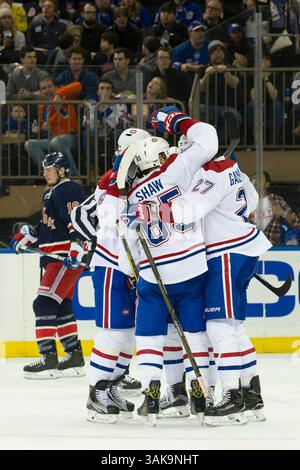 04 mars 2017 : le centre des Canadiens de Montréal Andrew Shaw (65 ans) célèbre après avoir marqué un but alors que J.T. Miller (10 ans), aile gauche des Rangers de New York, patine pendant le match entre les Rangers de New York et les Canadiens de Montréal au Madison Square Garden à Manhattan, New York. Crédit obligatoire : Kostas Lymperopoulos/CSM (crédit image : &copy ; Kostas Lymperopoulos/CSM via ZUMA Wire) Banque D'Images