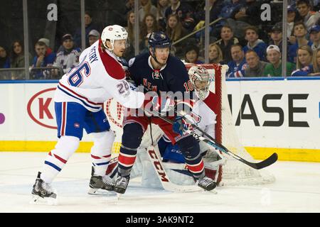 04 mars 2017 : le défenseur des Canadiens de Montréal Jeff Petry (26 ans) vérifie l'aile gauche des Rangers de New York J.T. Miller (10 ans) devant le gardien des Canadiens de Montréal Carey Price (31 ans) lors du match entre les Rangers de New York et les Canadiens de Montréal au Madison Square Garden à Manhattan, New York. Les Canadiens de Montréal battent les Rangers de New York 4-1. Crédit obligatoire : Kostas Lymperopoulos/CSM (crédit image : &copy ; Kostas Lymperopoulos/CSM via ZUMA Wire) Banque D'Images