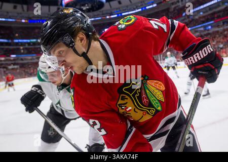 06 novembre 2016 : Chicago, Illinois, États-Unis - Blackhawk #72 Artemi Panarin en action pendant le match de la Ligue nationale de hockey entre les Blackhawks de Chicago et les Stars de Dallas au United Center à Chicago, il. (Image de crédit : &copy ; Mike Wulf/CSM via ZUMA Wire) Banque D'Images