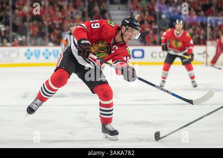 06 novembre 2016 : Chicago, Illinois, États-Unis - Blackhawk #19 Jonathan Toews en action lors du match de la Ligue nationale de hockey entre les Blackhawks de Chicago et les Stars de Dallas au United Center à Chicago, il. (Image de crédit : &copy ; Mike Wulf/CSM via ZUMA Wire) Banque D'Images