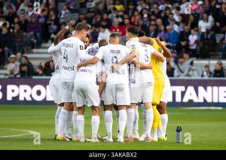 Toulouse, France. 12 avril 2025. Équipe de Toulouse lors du championnat de France de Ligue 1 match de football entre Toulouse FC et LOSC Lille le 12 avril 2025 au stade de Toulouse, France - photo Nathan Barange/DPPI crédit : DPPI Media/Alamy Live News Banque D'Images