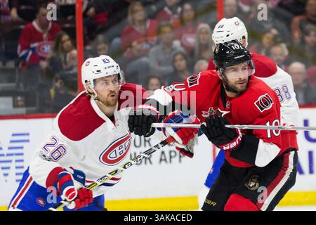 18 mars 2017 : les Canadiens de Montréal Jeff Petry (26 ans) et les sénateurs d'Ottawa Tom Pyatt (10 ans) affrontent les Canadiens de Montréal et les sénateurs d'Ottawa dans la LNH au Centre Canadian Tire à Ottawa, Ontario, Canada. Les Canadiens de Montréal ont gagné en prolongation par un score de 4-3. Daniel Lea/CSM(image de crédit : &copy ; Daniel Lea/CSM via ZUMA Wire) Banque D'Images