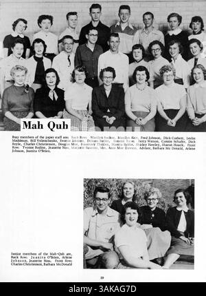 Bloomington Bear, 54 Bloomington High School Yearbook, présente les aspects clés de la vie étudiante, tels que l'athlétisme, les clubs et les universitaires au cours de l'année scolaire 1953-1954/09 1954. Banque D'Images