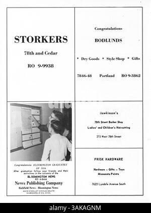 Le Bloomington High Yearbook 1954, 54 Bloomington Bear, retrace les souvenirs des étudiants, les contributions des professeurs et les événements sportifs de l'année scolaire 1953-1954/09. Banque D'Images