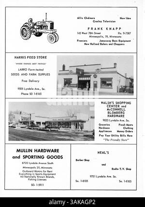 Le Bloomington High Yearbook de 1954, Bloomington Bear de 54, documente la vie étudiante, les événements sportifs et les événements scolaires clés au cours de l'année scolaire 1953-1954/09. Banque D'Images