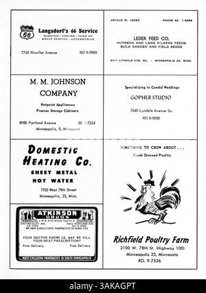 Le Bloomington High Yearbook 1954, Bloomington Bear 54, conserve les faits saillants des réalisations des élèves, des clubs, des équipes sportives et des événements de l'année scolaire 1953-1954/09. Banque D'Images