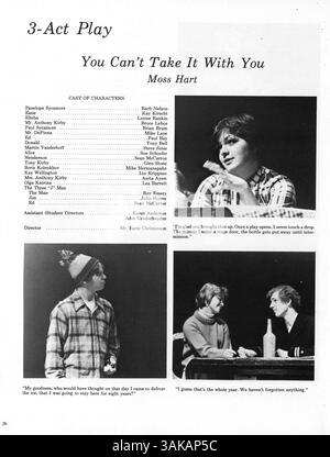 Pirate Vol. VI : Treasures, l'annuaire 1977 du Park Center High, met en lumière les activités académiques et parascolaires de l'année scolaire 1972-1973, y compris les clubs sportifs et étudiants. Banque D'Images