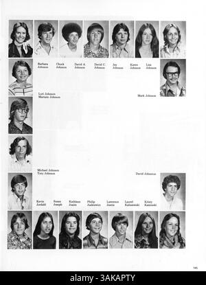 L'annuaire 1977, Pirate vol. VI : Treasures', capture l'essence du corps étudiant, du corps professoral, des activités parascolaires et des équipes sportives de Park Center High de l'année scolaire 1972-1973. Banque D'Images