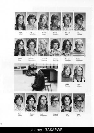 Le 'Pirate Vol. VI : Treasures' Yearbook de 1977 détaille les activités étudiantes, les performances athlétiques, les réalisations académiques et les événements scolaires de Park Center High de l'année scolaire 1972-1973. Banque D'Images